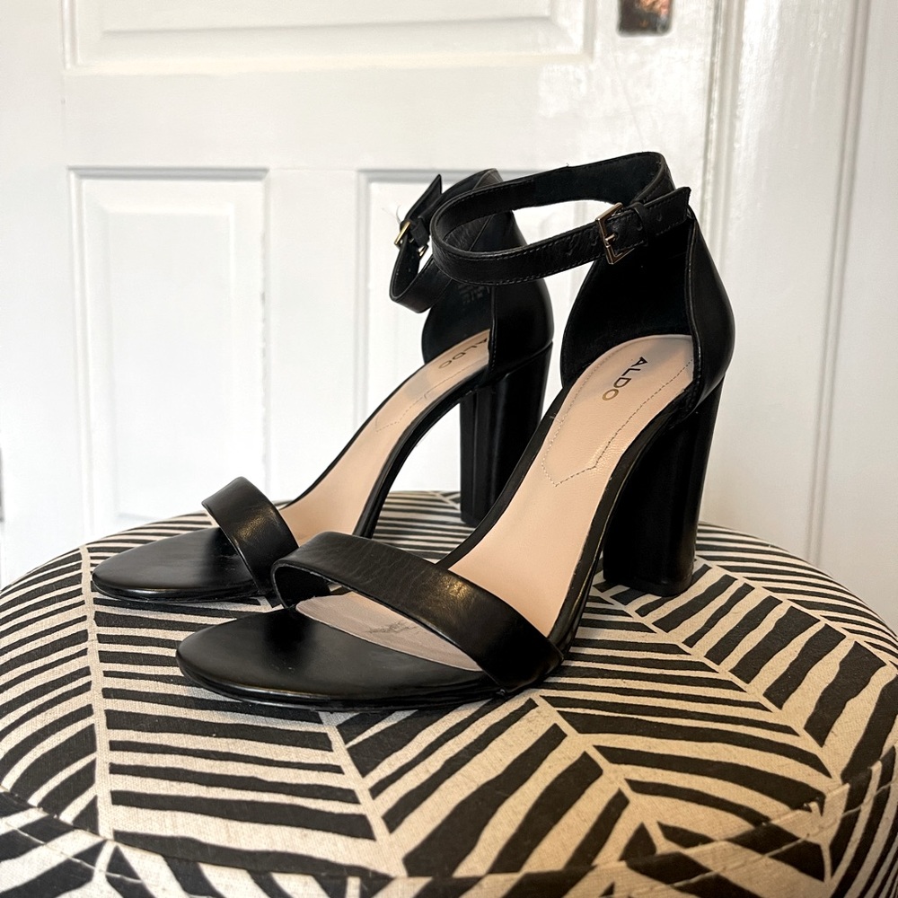 EUC ALDO black leather ankle strap heels